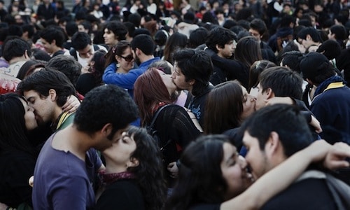 9. Kissing Protest GÇô Santiago, Chile